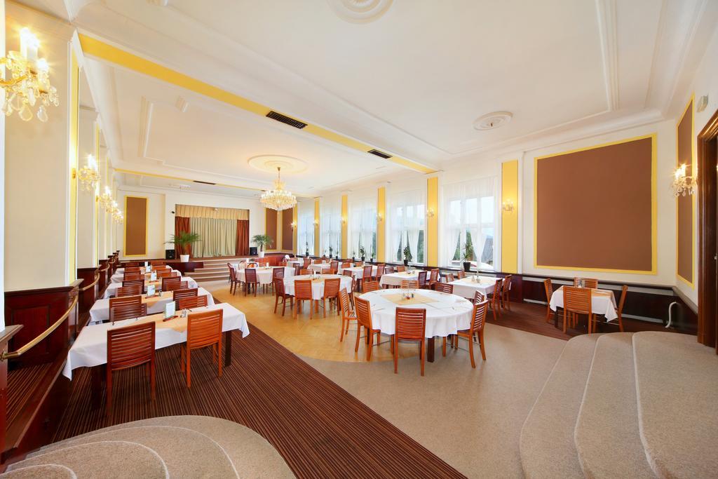 Palace Club Spindleruv Mlyn Exterior photo